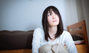 【おりもののニオイがきつい!!】じつは彼氏からうつされたカンジダだった体験談